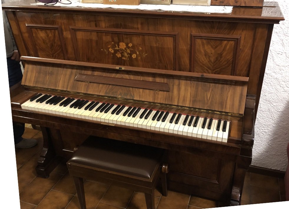 Piano.jpg.2c2ad4d5e6c8bd4dfbf49d7ef538f31f.jpg